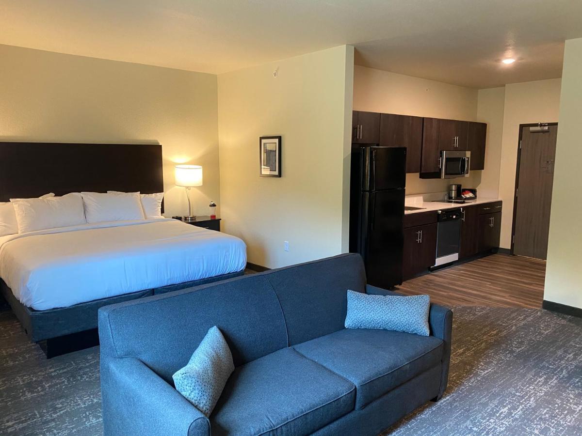 Cobblestone Inn & Suites - Forest City Bagian luar foto
