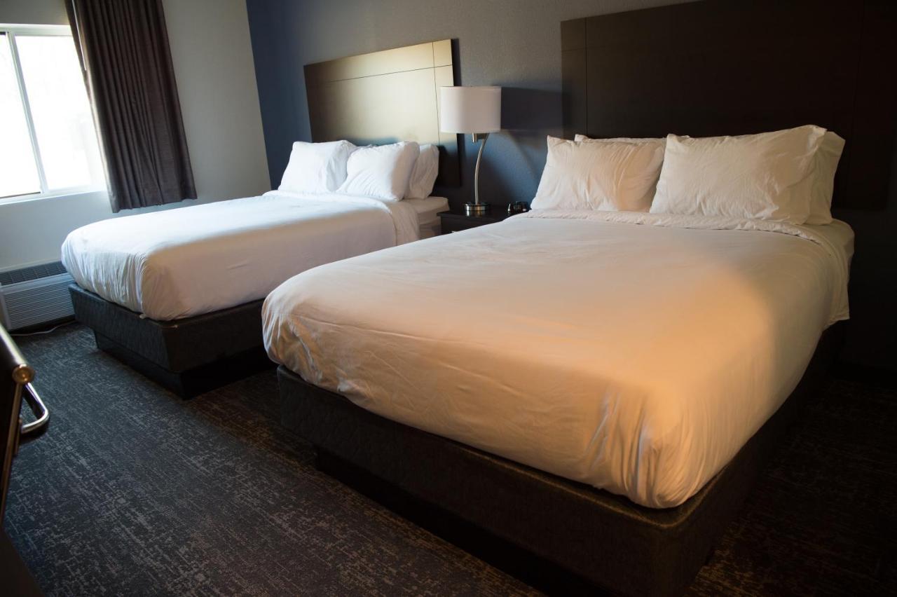 Cobblestone Inn & Suites - Forest City Bagian luar foto