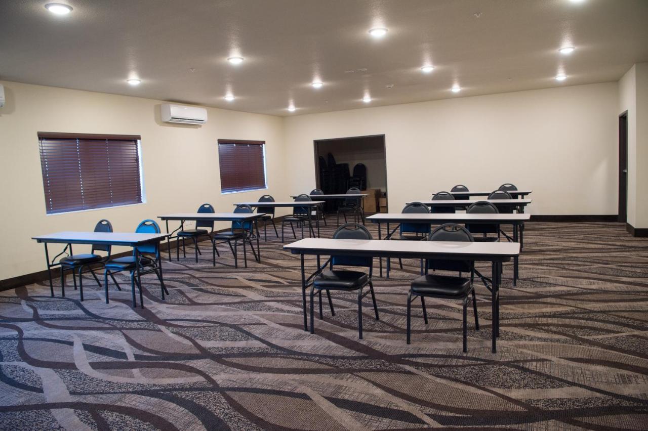 Cobblestone Inn & Suites - Forest City Bagian luar foto