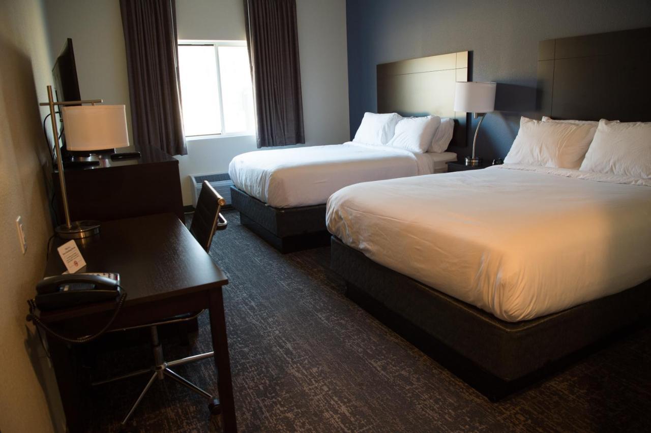 Cobblestone Inn & Suites - Forest City Bagian luar foto