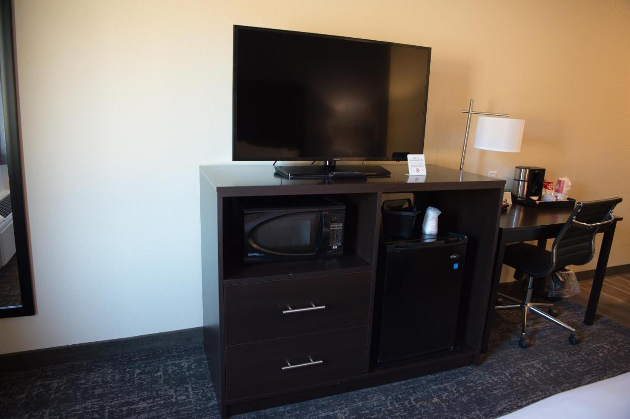 Cobblestone Inn & Suites - Forest City Bagian luar foto