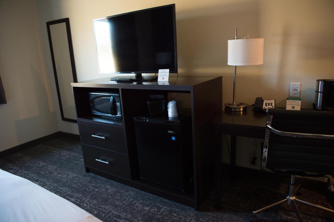 Cobblestone Inn & Suites - Forest City Bagian luar foto