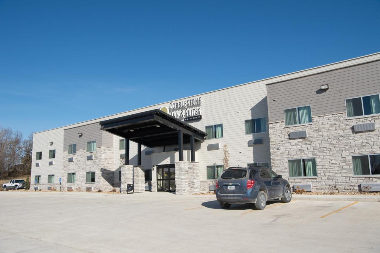 Cobblestone Inn & Suites - Forest City Bagian luar foto