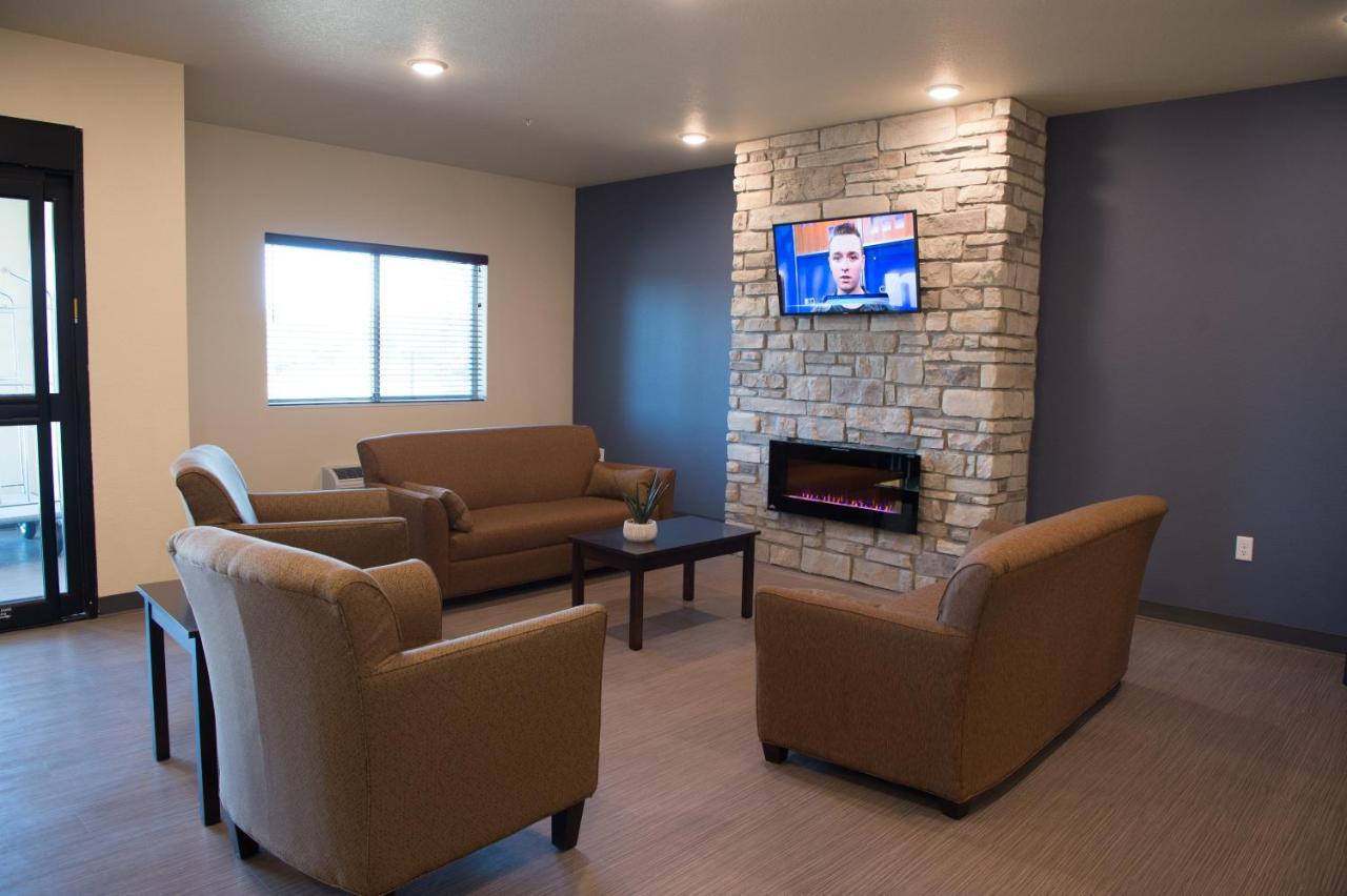 Cobblestone Inn & Suites - Forest City Bagian luar foto