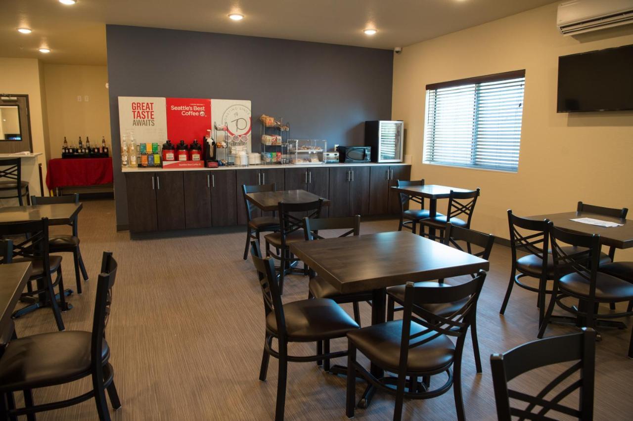 Cobblestone Inn & Suites - Forest City Bagian luar foto