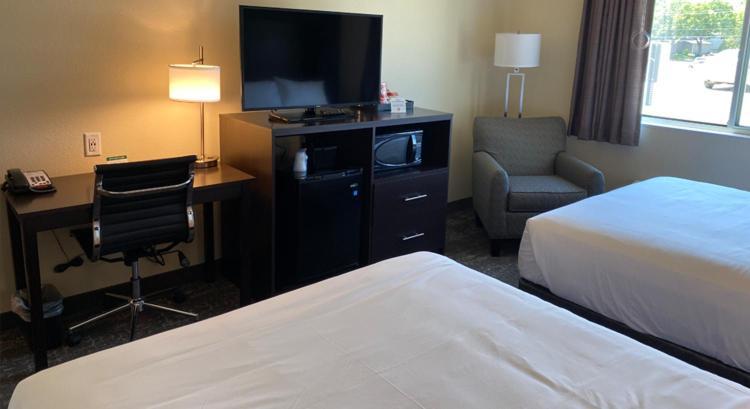 Cobblestone Inn & Suites - Forest City Bagian luar foto